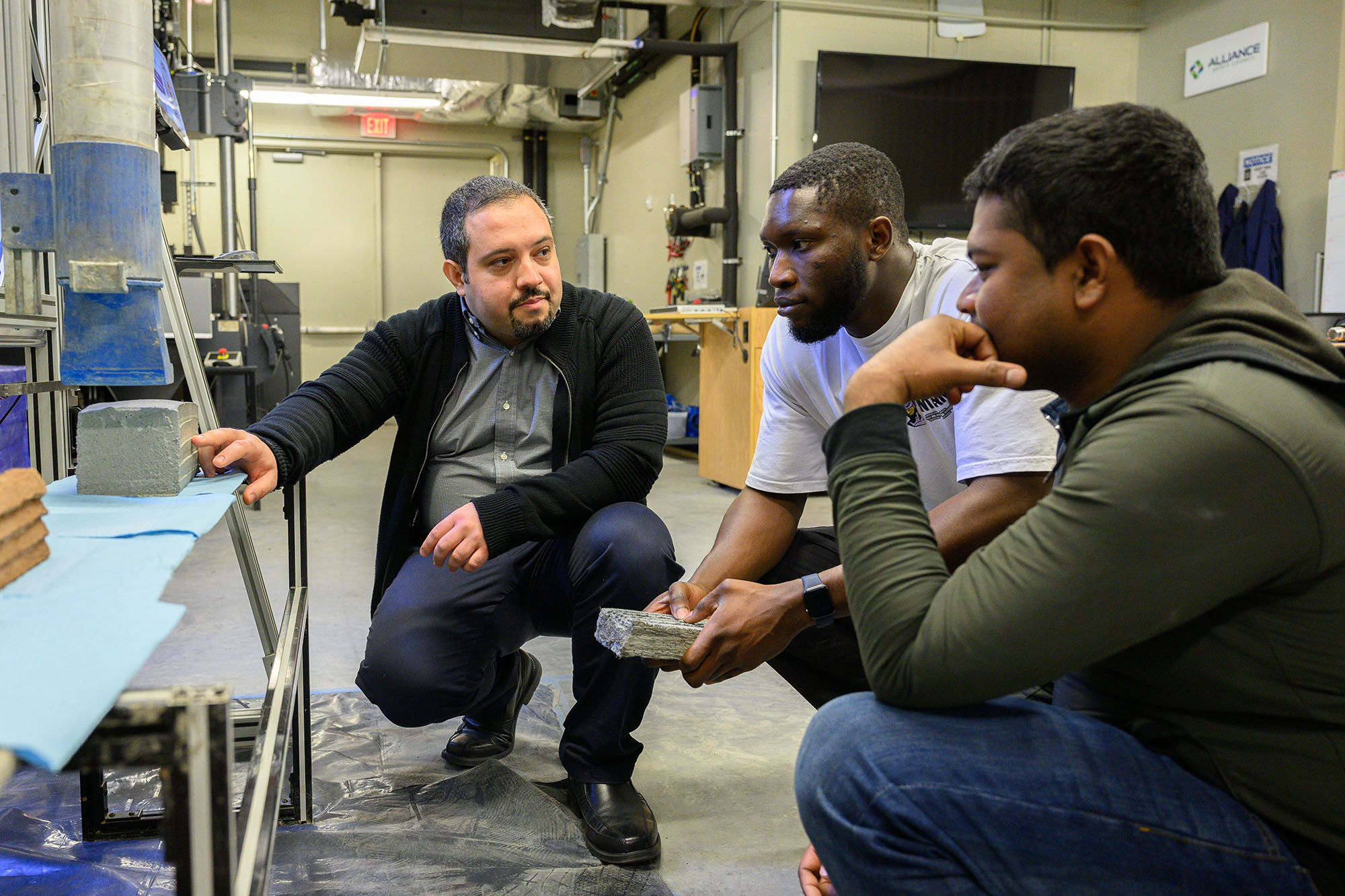 Ali Kazemian in lab with students