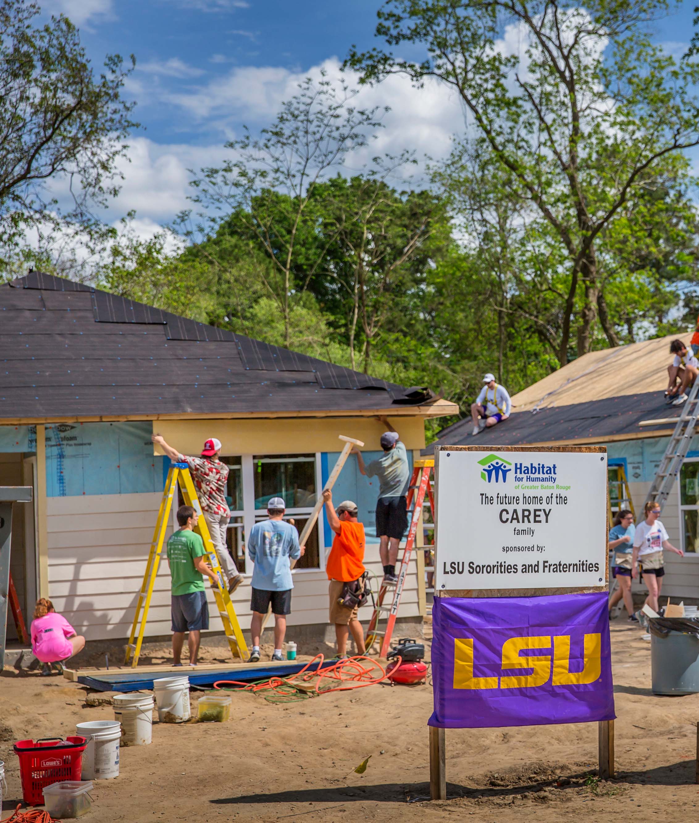 greek members volunteering building a home